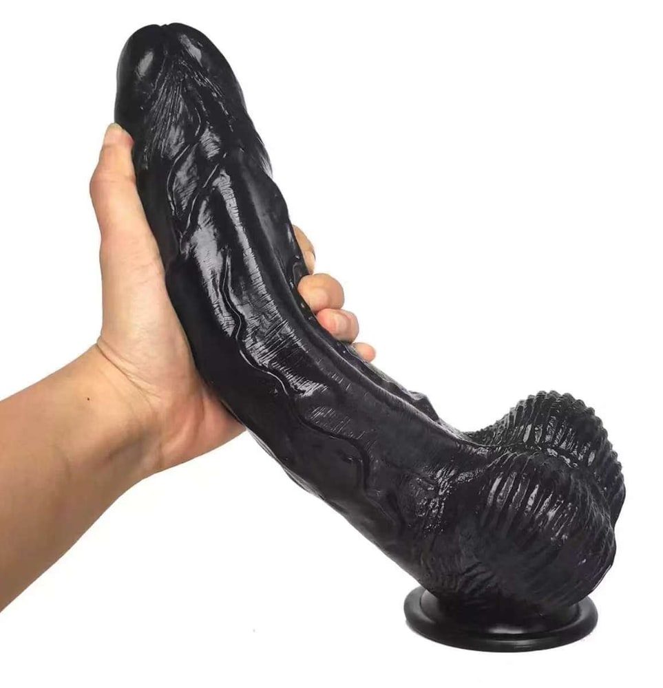 Large Realistic Suction Cup Dildo – 31 cm, 910 g — image 2